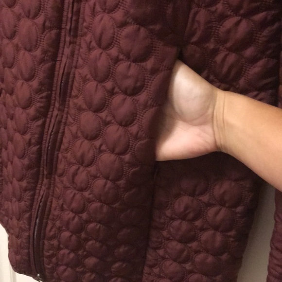 Burgundy Aventura Quilted Coat. Size Small. - Picture 5 of 11